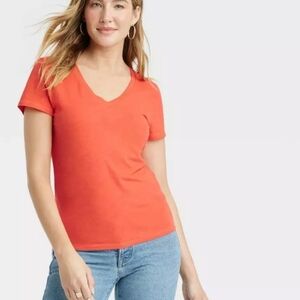 NWT Universal Thread VNeck Tee